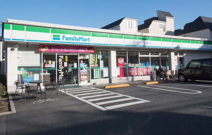 コンビニ　ファミリーマート 浮間中央通り店（コンビニ）まで482m