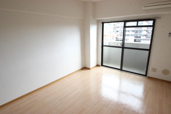 居室・リビング　※別部屋の写真です