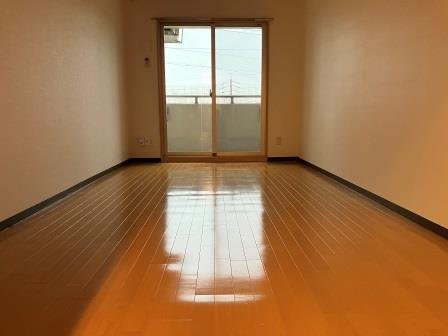 居室・リビング　室内