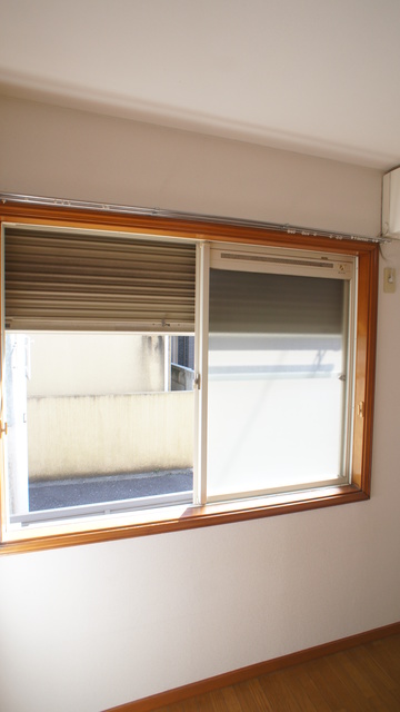 セキュリティ　風雨の強い日も安心のシャッターつきです♪