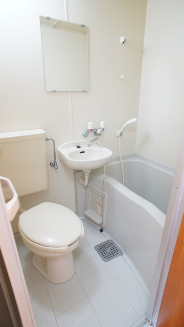 バス・シャワールーム　丸洗い可能！お掃除ラクラクの洗面台付き３点ユニットです☆