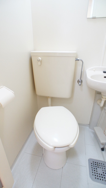 トイレ　白を基調とした空間で清潔感のあるトイレです♪