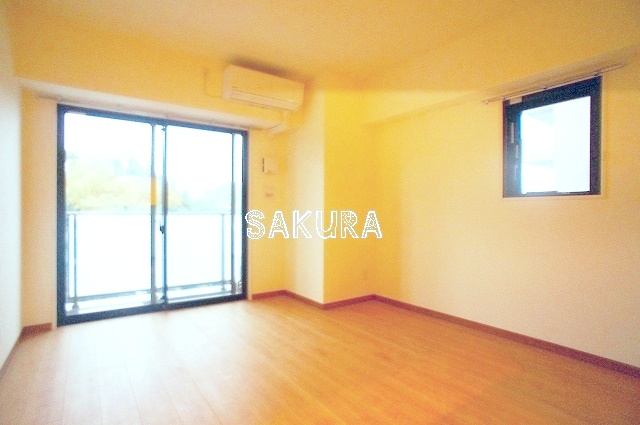 居室・リビング　使いやすい形の為、レイアウトを楽しめます♪