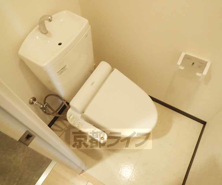 トイレ　ウォシュレット付きです。