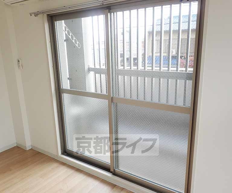 その他部屋・スペース　しっかりとした窓です。