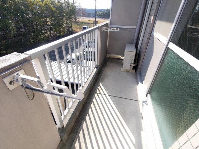 バルコニー　陽当りが良く洗濯物も乾きやすい
