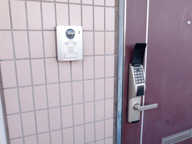 セキュリティ　カメラドアホン＆暗証キーで安心安全。鍵の紛失もありません