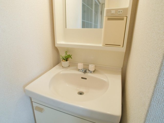 洗面設備　独立洗面台で朝の準備もラクラク