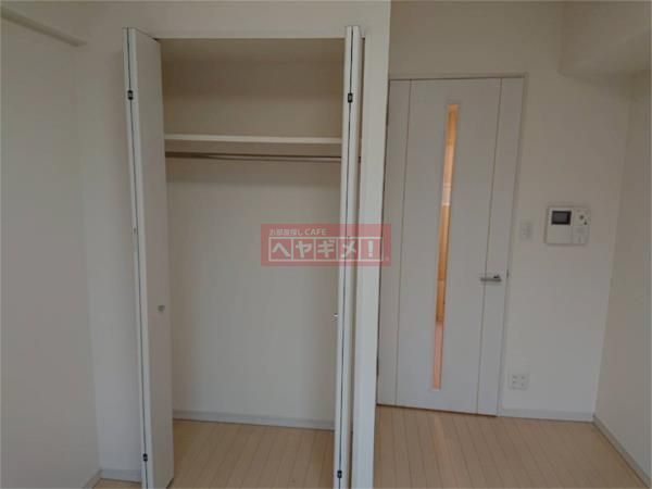 収納　間取り反転タイプの部屋の写真です