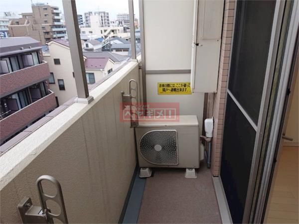 バルコニー　間取り反転タイプの部屋の写真です