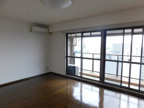 居室・リビング　※写真は１３０５号室のものです。