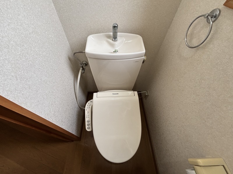 トイレ　温水洗浄便座