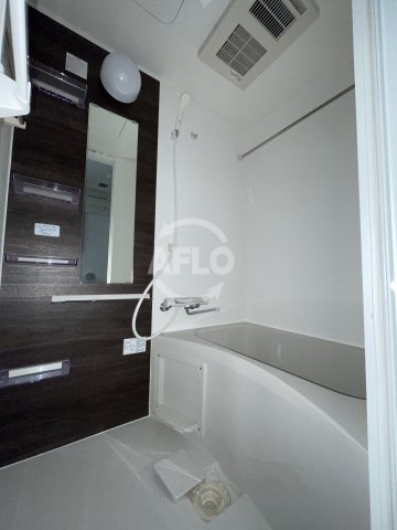 バス・シャワールーム　セレニテ福島アリア　浴室