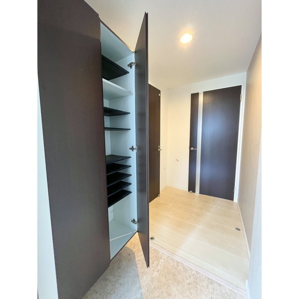 玄関　シューズボックスで玄関スッキリ