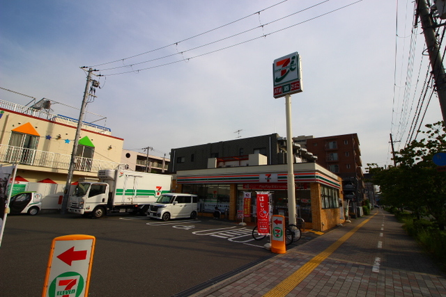 コンビニ　セブンイレブン茨木東奈良店（コンビニ）まで174m