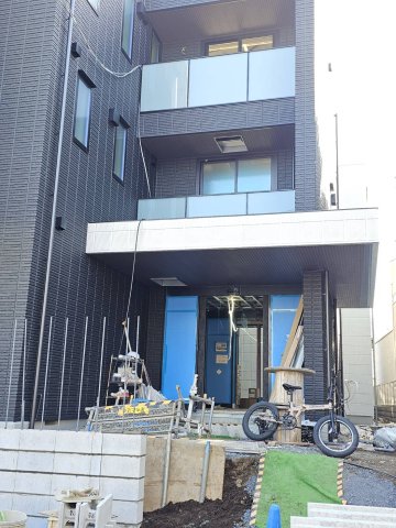 エントランス　共有部分には便利なエレベーター・宅配ボックス付き♪