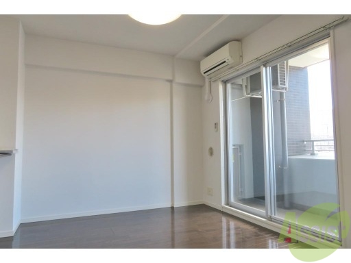 居室・リビング　ご通勤に便利な物件のご紹介になります。まずはリビングの写真