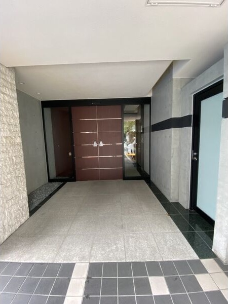 エントランス　名古屋で一番初期費用の安い賃貸専門の不動産会社です(^^)