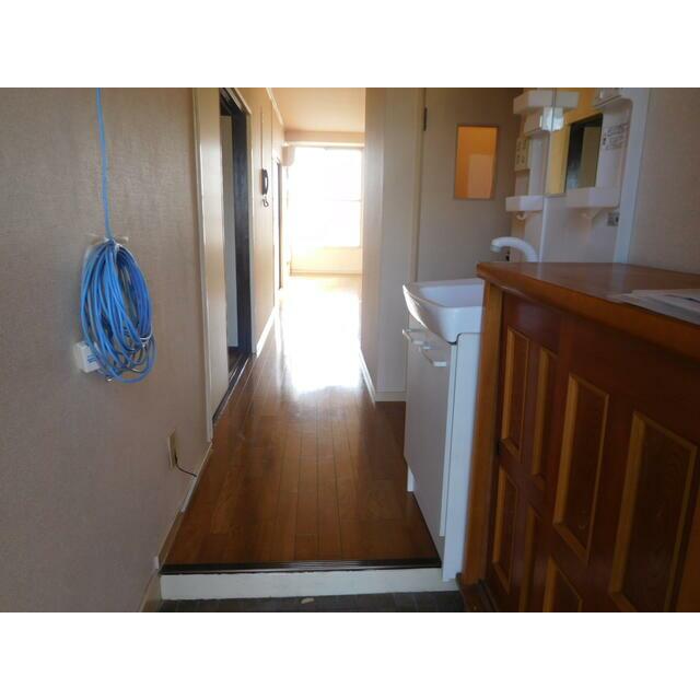 玄関　写真はイメージ現況優先（303号室の画像です）