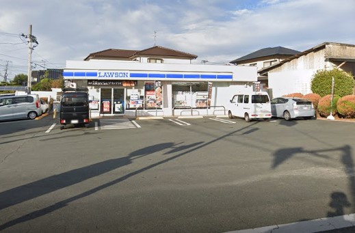 コンビニ　ローソン熊本湖東3丁目店（コンビニ）まで596m