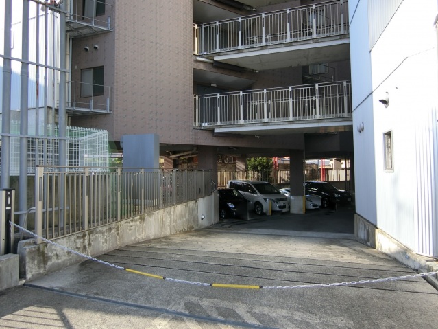 駐車場　駐車場