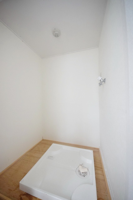 収納　～収納のなかには洗濯機置き場が～