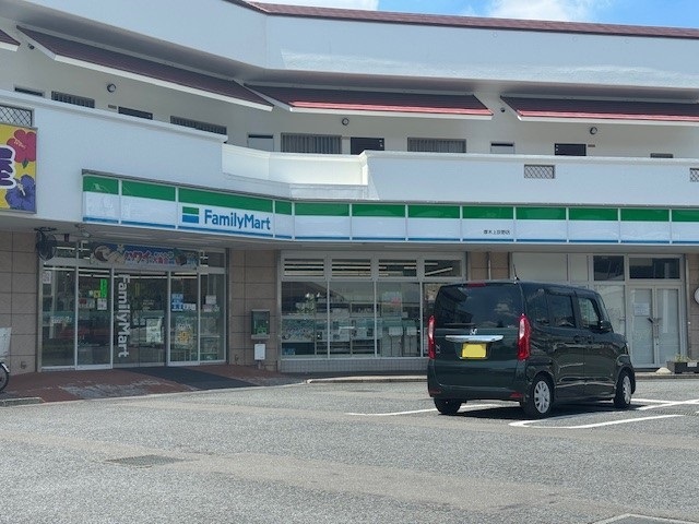 コンビニ　ファミリーマート（コンビニ）まで450m
