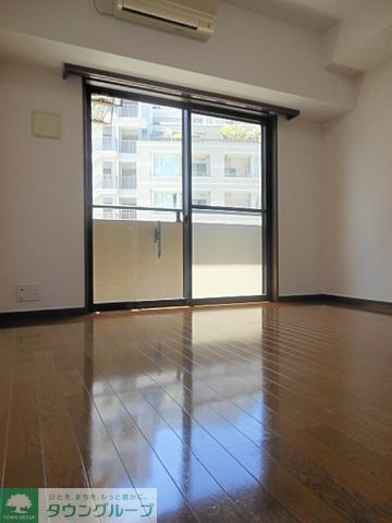 居室・リビング　6.8帖のフローリング！