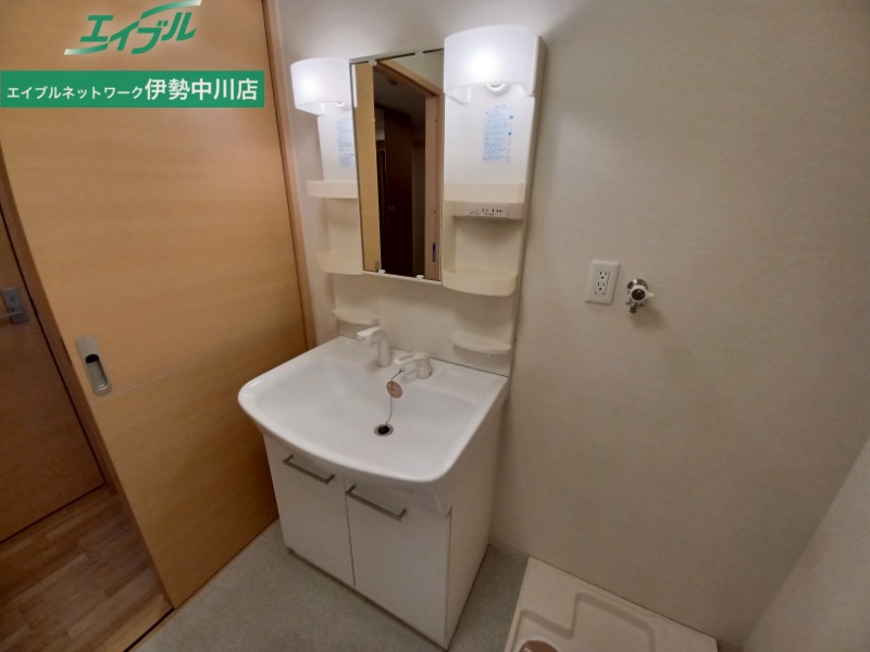 洗面設備　同型参考写真