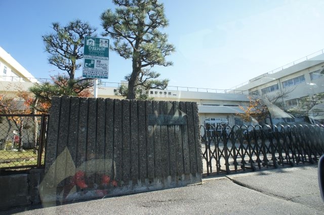 中学校　新潟市立鳥屋野中学校（中学校）まで1112m