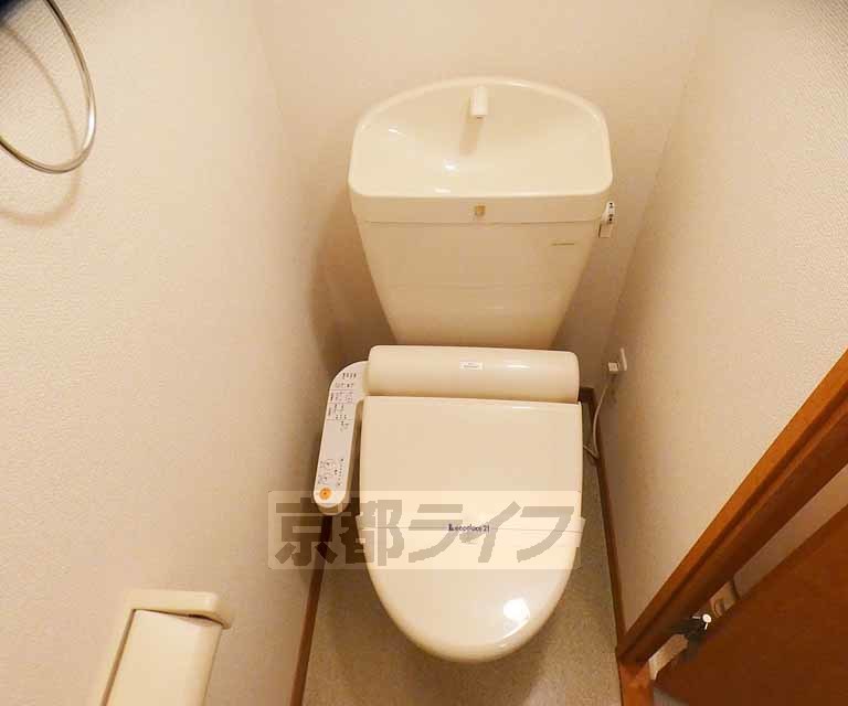 トイレ　ウォシュレットつき