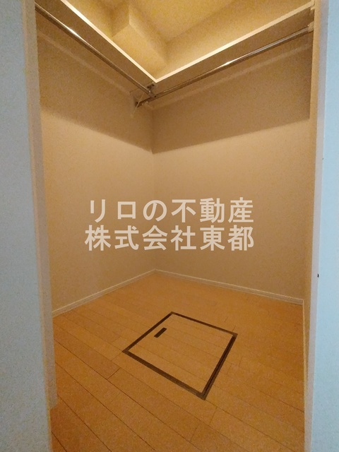 収納　奥行のあるウォークインクローゼットならお荷物多い方でも安心☆