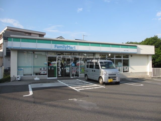 コンビニ　ファミリーマート円行二丁目店（コンビニ）まで665m