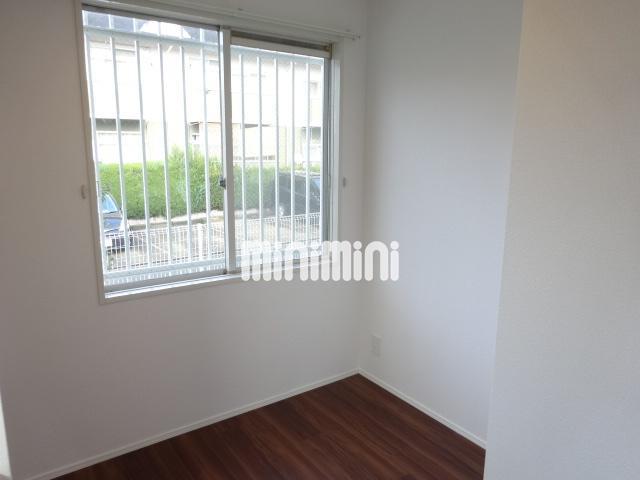 収納　ウォークインクローゼットの窓です