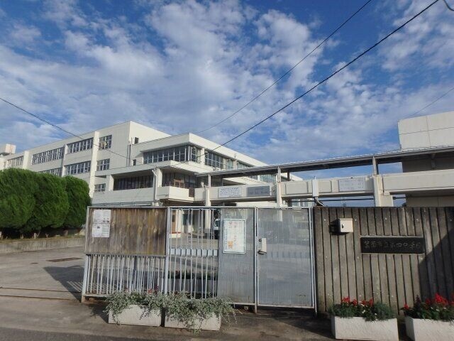 中学校　箕面市立第四中学校（中学校）まで1633m
