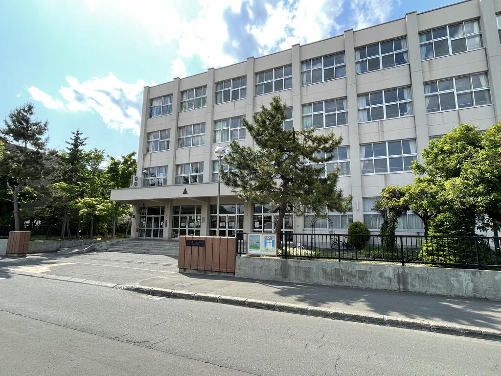 小学校　札幌市立山の手南小学校（小学校）まで572m