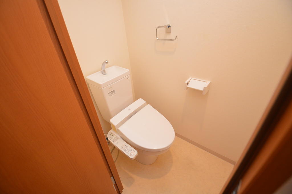 トイレ　（参考）他室の写真を使用しています。現況優先となります。