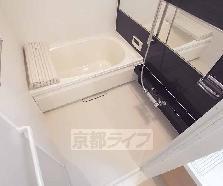 バス・シャワールーム　追い焚き機能付きの浴室で一日の疲れを癒しましょう・