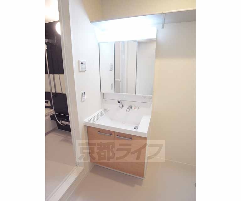 洗面設備　スタイリッシュな洗面台！