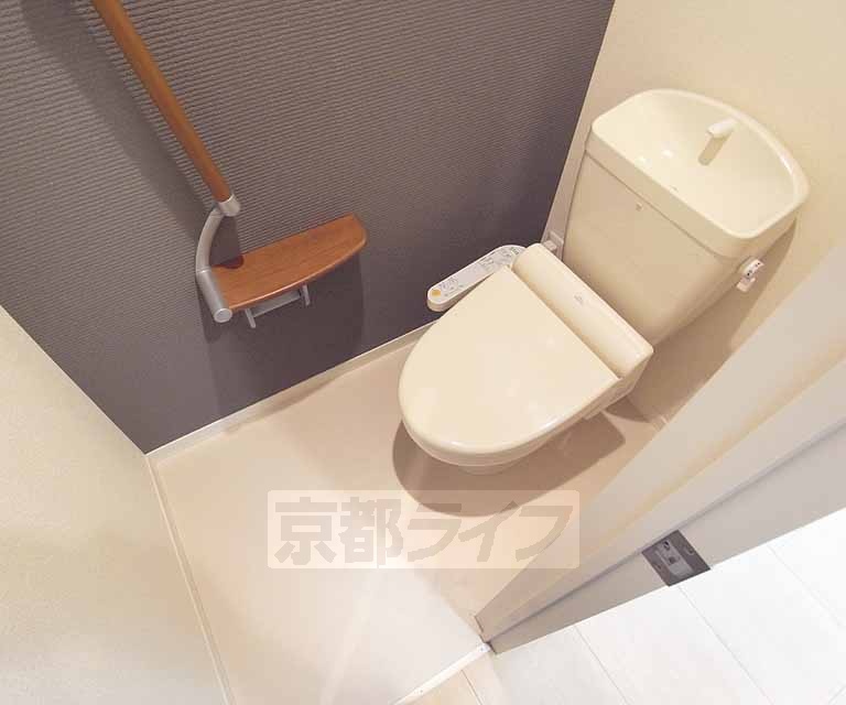 トイレ　温水洗浄便座付きのトイレで快適に過ごせます！