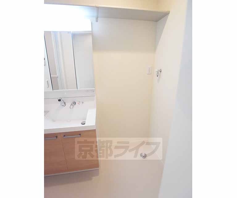 その他設備　脱衣所スペースに洗濯機設置可能！スペースも広めです。