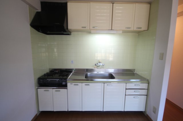 キッチン　参考。同じ建物の別のお部屋の写真です。現況優先。