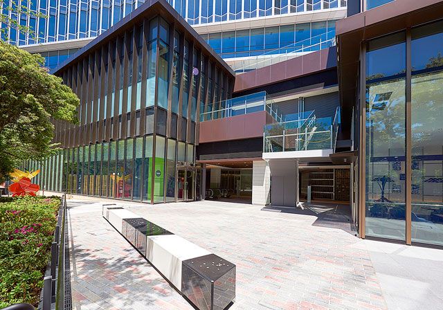 ショッピングセンター　紀尾井テラス（ショッピングセンター）まで516m