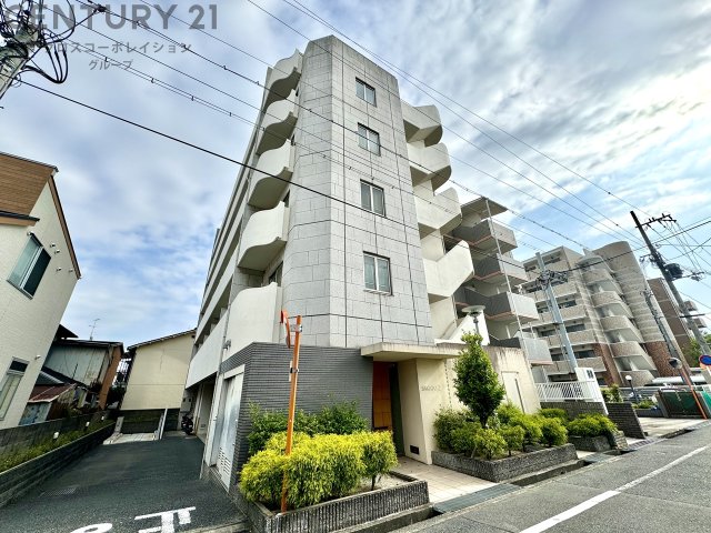 建物外観　オートロックで外部の人間が簡単に出入りできないため安心です。