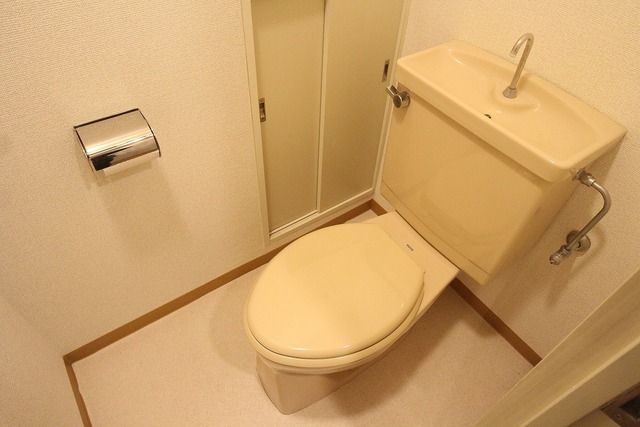 トイレ　★収納たっぷりのトイレ★