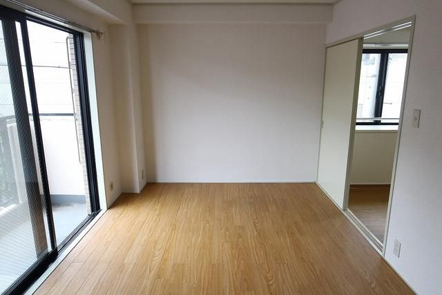 居室・リビング　★南西向きバルコニーで天気の良い日は日当たり良好★