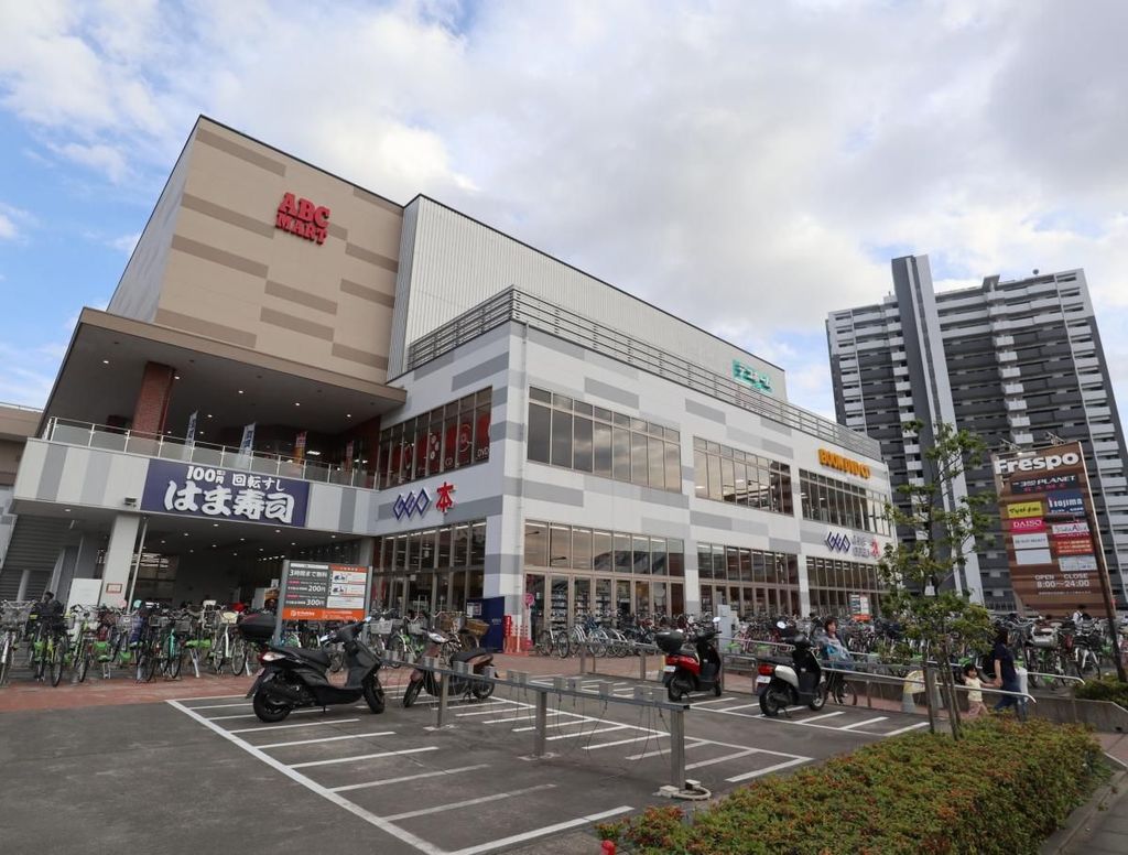 ショッピングセンター　フレスポ八潮（ショッピングセンター）まで830m