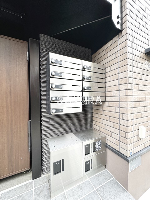 その他共有部分　外出の多い方でも安心の宅配ボックス付き♪