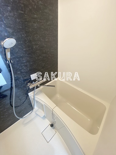 バス・シャワールーム　雨の日でも安心の浴室乾燥機付きです♪