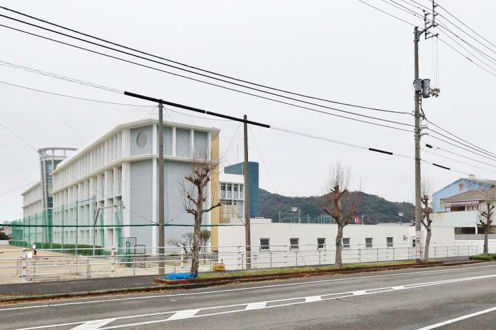 中学校　鳴門市第一中学校（中学校）まで536m